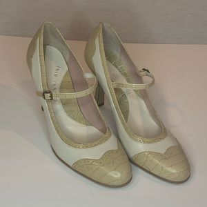 Gianni Bini White Mary Jane wing tip heels